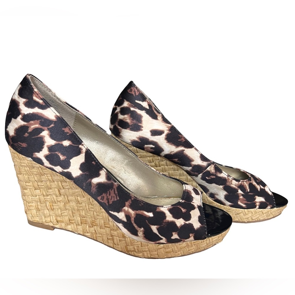 Bandolino Leopard Print Wedge Shoes Size 6
